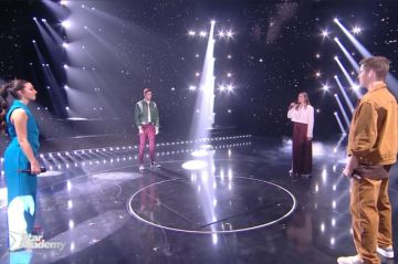 &quot;Star Academy&quot; : Héléna, Axel, Lénie et Julien chantent &quot;Tu es mon autre&quot; - Vidéo