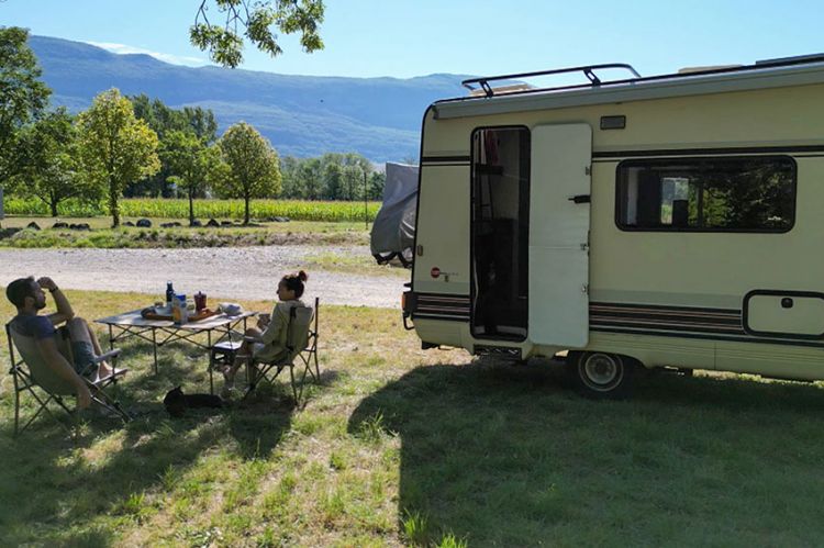 La folie du camping car - 2ème épisode de la saison 3 diffusé sur C8 jeudi 23 mai 2024