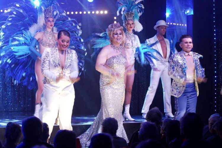 "Grands Reportages - Strass et paillettes : Réveillon au Cabaret" samedi 30 décembre 2023 sur TF1 - Vidéo