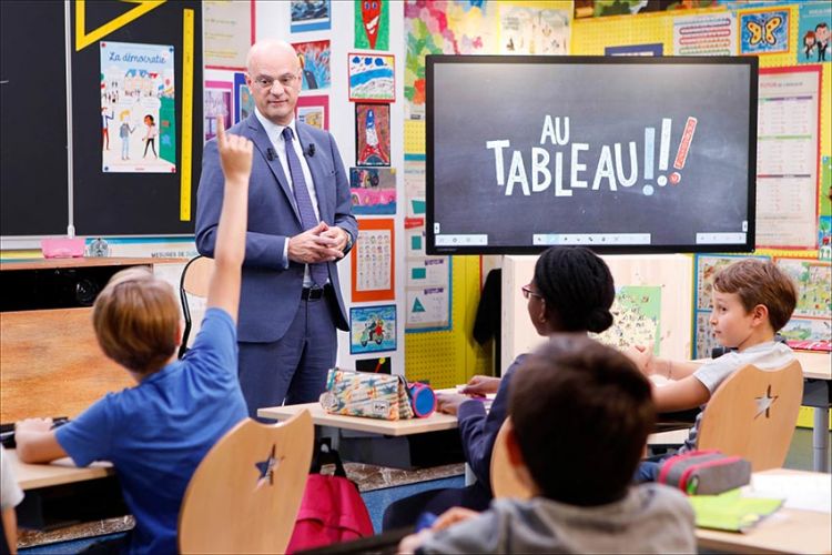 “Au tableau !” avec Bernard Tapie, Jean-Michel Blanquer & Malik Bentalha samedi 17 novembre sur C8