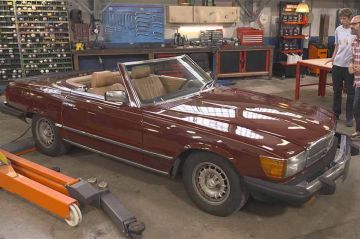 “Wheeler Dealers France” : restauration d&#039;une Mercedes 500 SL, mardi 25 octobre 2022 sur RMC Découverte