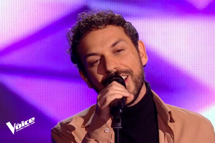 Replay “The Voice” : Angelo chante « Les paradis perdus » de Christophe (vidéo)