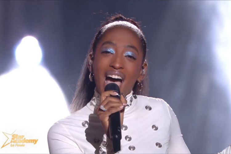 Replay "Star Academy" : Ebony chante son single "Unforgettable" (vidéo)