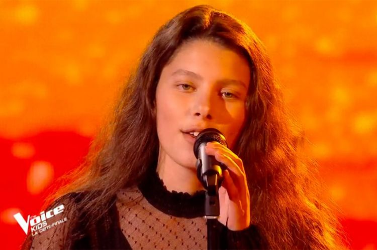 Replay “The Voice Kids” : Chiara chante « La mama » de Charles Aznavour (vidéo)