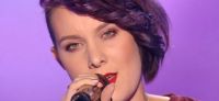 Replay “The Voice” : Emilie chante « Chandelier » de Sia (vidéo)