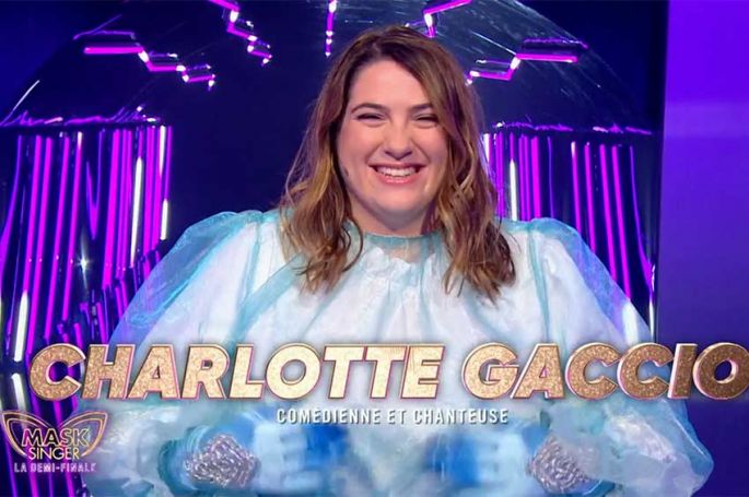 &quot;Mask Singer&quot; : Méduse était... Charlotte Gaccio ! Regardez son démasquage - Vidéo