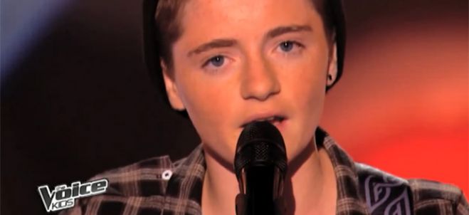 Replay “The Voice Kids” : Loris interprète « Wake Me Up » de Avicii (vidéo)