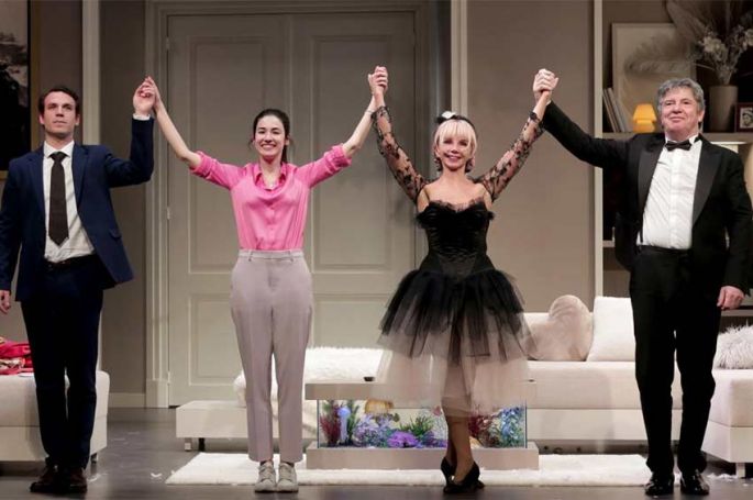 Théâtre : &quot;Drôle de genre&quot; avec Victoria Abril sur France 2 mardi 27 juin 2023 - Vidéo