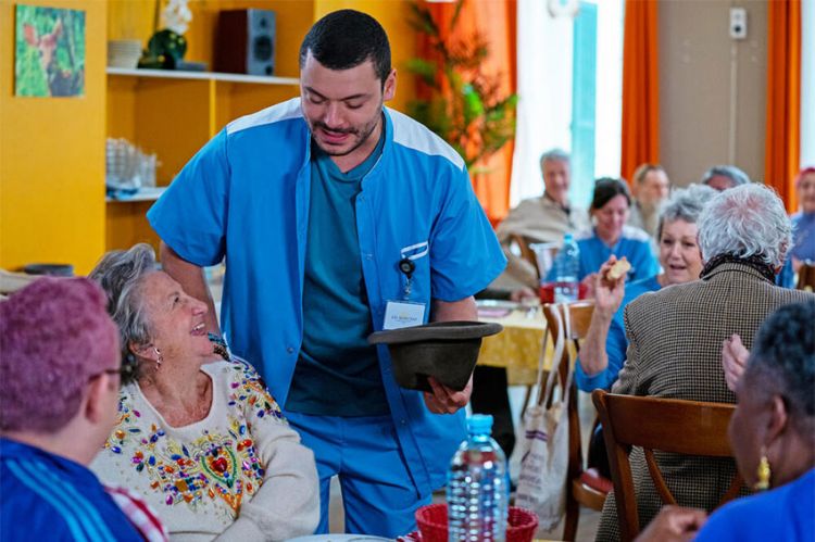 Le film "Maison de retraite" rediffusé sur TF1 dimanche 18 janvier 2026 (vidéo)