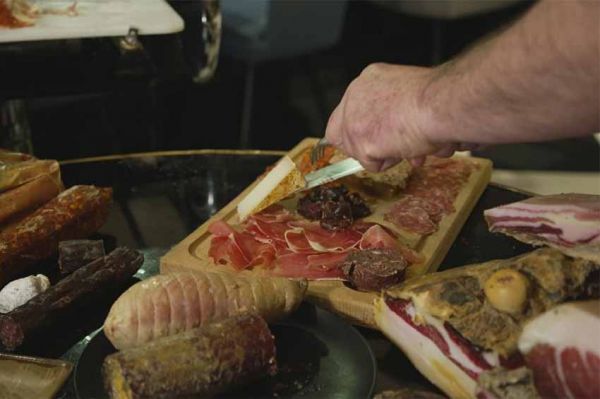 "Corse - Pays basque : un match explosif" à revoir sur France 5 mardi 3 octobre 2023 - Vidéo