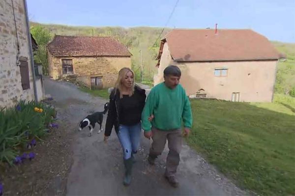 “L'amour est dans le pré” : à peine arrivée à la ferme, Fatima chante la sérénade à Didier ! (vidéo)