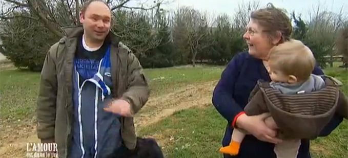 Vidéo “L'amour est dans le pré” : Damien reçoit les conseils de sa mère pour séduire Elodie