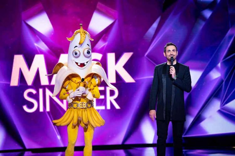 “Mask Singer” saison 3 : Camille Combal fait la livraison des costumes ! (vidéo)