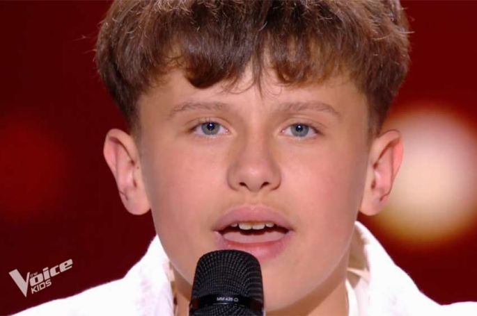 Replay &quot;The Voice Kids&quot; : Néo chante &quot;La foule&quot; d&#039;Edith Piaf (vidéo)