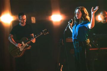 Olivia Ruiz va électriser le plateau de "Basique, le concert" vendredi 22 novembre 2024 sur France 2