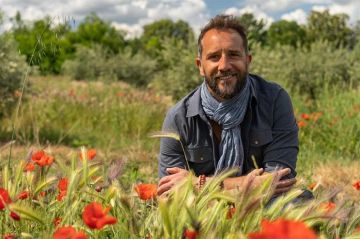 &quot;Echappées Belles&quot; : Un printemps en Provence avec Ismaël Khelifa sur France 5 samedi 3 mai 2025 (vidéo)