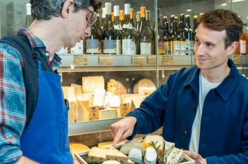 Sur le Front - Fromages, où est passé notre terroir ? Enquête d&#039;Hugo Clément sur France 5 lundi 15 avril 2024- Vidéo