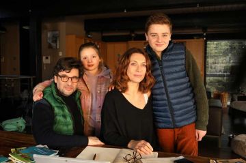 "Entre ses mains" avec Natacha Lindinger sur TF1 lundi 5 juin 2023 - Vidéo