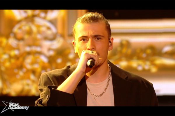 Replay "Star Academy" : Pierre chante "Hymne à l'amour" d'Edith Piaf - Vidéo