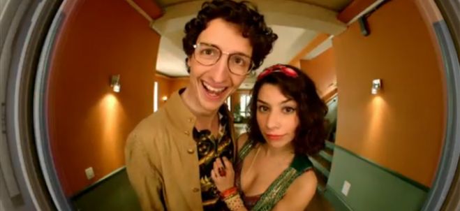 “Nos Chers Voisins” : découvrez en vidéo Agathe &amp; Maxime, les nouveaux locataires