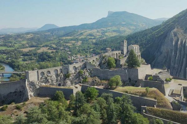 "Forteresses et châteaux imprenables : construction XXL" sur RMC Découverte lundi 23 juin 2025 (vidéo)