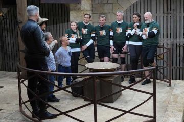 &quot;Fort Boyard&quot; samedi 5 août 2023 : voici l&#039;équipe reçue par Olivier Minne sur France 2 - Vidéo