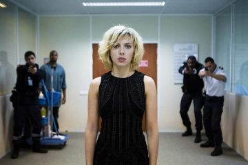 Le film &quot;Lucy&quot; de Luc Besson à revoir sur TF1 dimanche 26 novembre 2023 - Vidéo