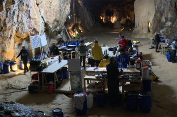 &quot;Deep Time : une expérience hors du temps&quot; dans la grotte de Lombrives à voir sur ARTE samedi 21 octobre 2023