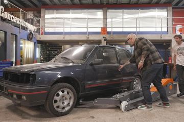 &quot;Wheeler Dealers France&quot; : restauration d&#039;une Peugeot 309 GTI lundi 21 octobre 2024 sur RMC Découverte