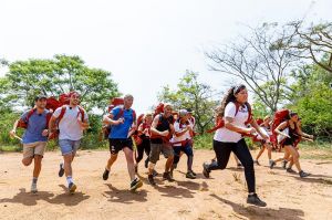 “Pékin Express” : 1ère étape en Ouganda, mardi 23 février sur M6 (vidéo)