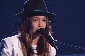 Replay “The Voice” : Laureen chante « Ta marinière » de Hoshi (vidéo)