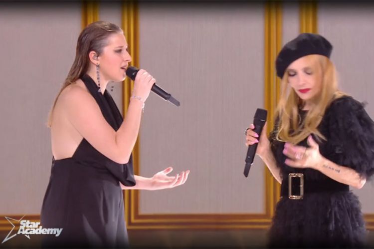 Replay "Star Academy" : Héléna et Jeanne Mas chantent "En rouge et noir" - Vidéo
