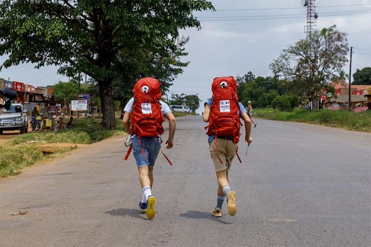 “Pékin Express” : 2ème étape en Ouganda et retour du drapeau noir, mardi 2 mars sur M6 (vidéo)