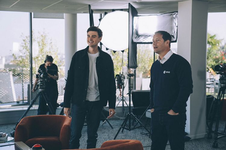 &quot;HugoDécrypte : L&#039;interview face cachée&quot; de Thomas Pesquet sur France 2 samedi 28 octobre 2023