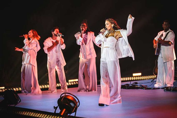 Vitaa illuminera la scène de &quot;Basique, le concert&quot; vendredi 14 novembre 2025 sur France 2