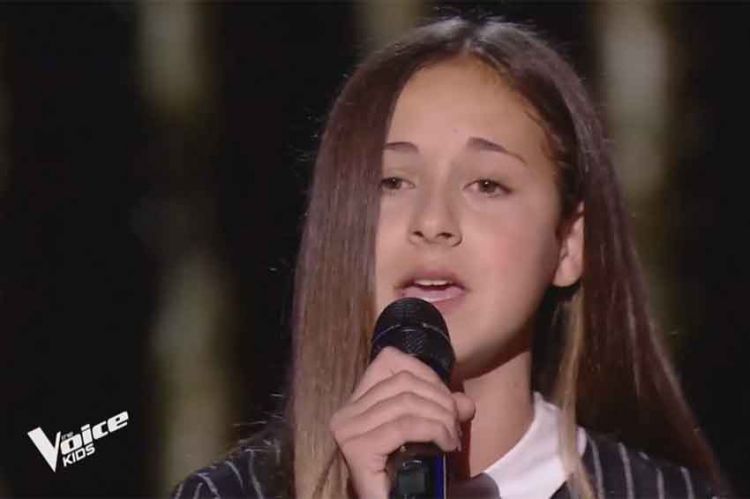Replay “The Voice Kids” : Lola chante « Out here on my own » d’Irene Cara (vidéo)