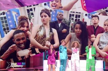 Replay “Star Academy” : Louis, Chris, Enola &amp; Léa chantent un medley spécial Friends (vidéo)