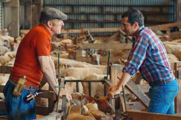 &quot;Au nom de la terre&quot; avec Guillaume Canet &amp; Rufus à revoir sur France 2 dimanche 18 février 2024 - Vidéo