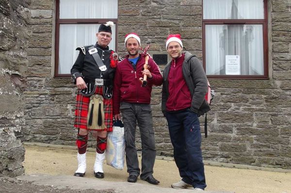 "Nus et culottés" : « Objectif Islande » &amp; « Objectif Londres » avec Nans &amp; Mouts sur France 5 lundi 14 août 2023 - Vidéo