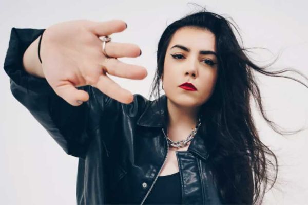 Hoshi en concert aux Francofolies de La Rochelle, mercredi 10 septembre 2025 sur France 4