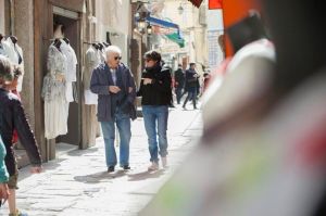TF1 rend hommage à Guy Bedos samedi 30 mai avec la rediffusion de “Fais-moi une place : Guy Bedos”