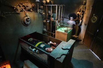 &quot;Fort Boyard&quot; : Sylvie Tellier terrorisée par les serpents dans les catacombes, jeudi 17 août 2023 sur France 2 - Vidéo