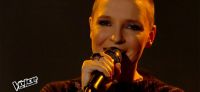 Replay “The Voice” : Anne Sila chante « Chandelier » de Sia en finale (vidéo)
