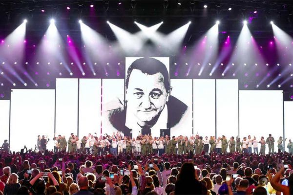 Restos du Coeur : le concert "Au pays des Enfoirés" rediffusé sur TMC vendredi 10 octobre 2025