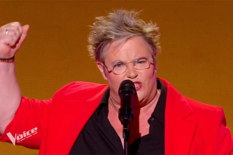 &quot;The Voice&quot; : Karine chante &quot;Tout est bon dans le cochon&quot; de Juliette - Vidéo