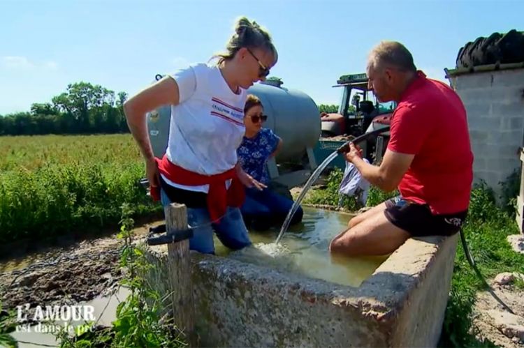 “L'amour est dans le pré” : une séance jacuzzi très spéciale chez Laurent ! (vidéo)