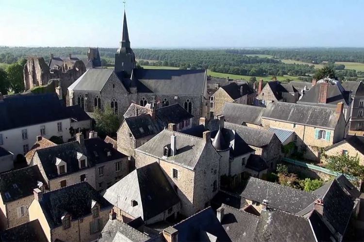 "Capital" : La guerre des plus beaux villages de France sur M6 dimanche 16 juillet 2023 avec Julien Courbet