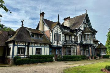 &quot;Une maison, un artiste&quot; : Sacha Guitry, le manoir des Zoaques sur France 5 dimanche 11 août 2024