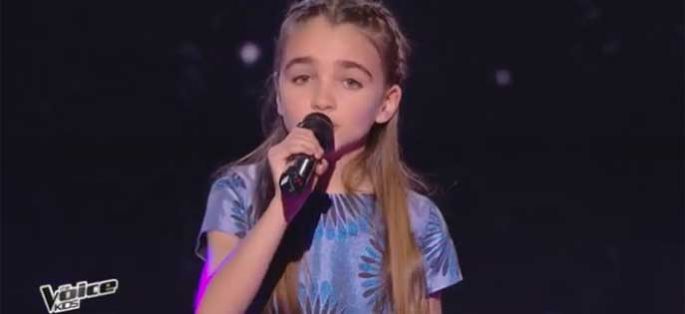 Replay “The Voice Kids” : Angelina chante « J'envoie valser » de Zazie (vidéo)