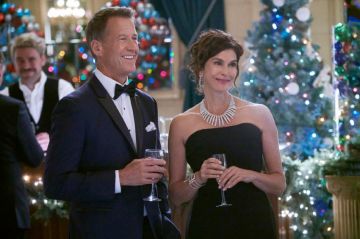 Teri Hatcher &amp; James Denton réunis sur TF1 dans “Coup de foudre avant Noël” lundi 12 décembre 2022